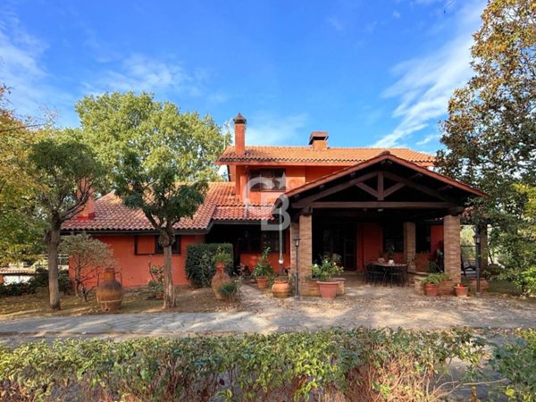 casa indipendente in vendita a Viterbo in zona Bagnaia