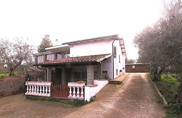 casa indipendente in vendita a Viterbo