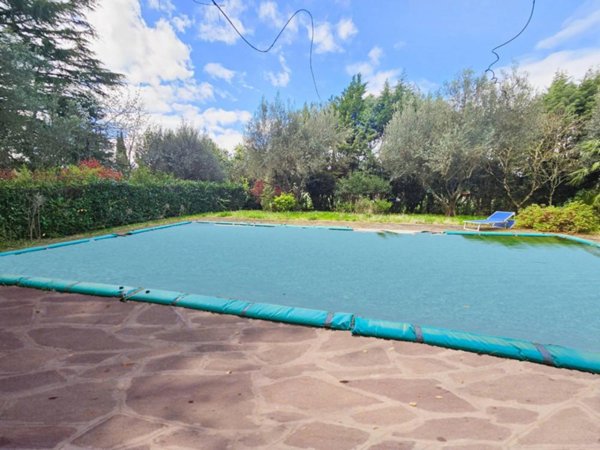 casa indipendente in vendita a Viterbo in zona Bagnaia