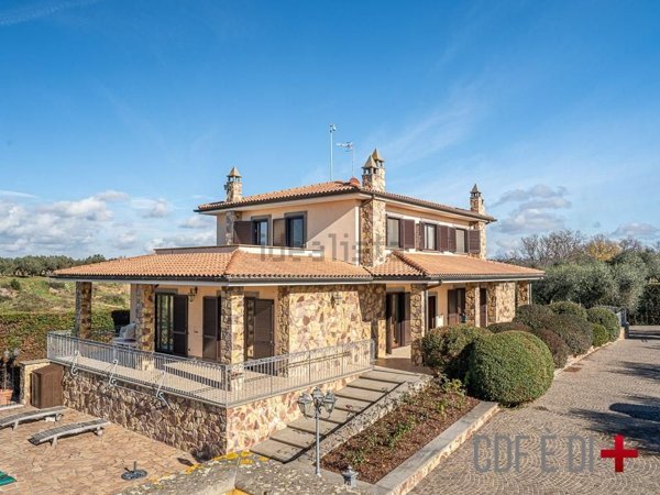 casa indipendente in vendita a Viterbo