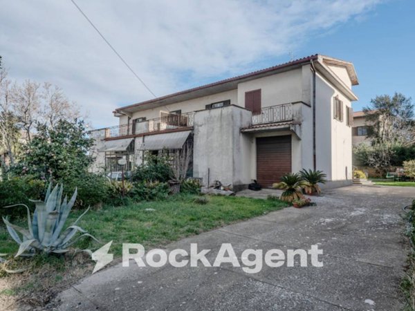 negozio in vendita a Viterbo