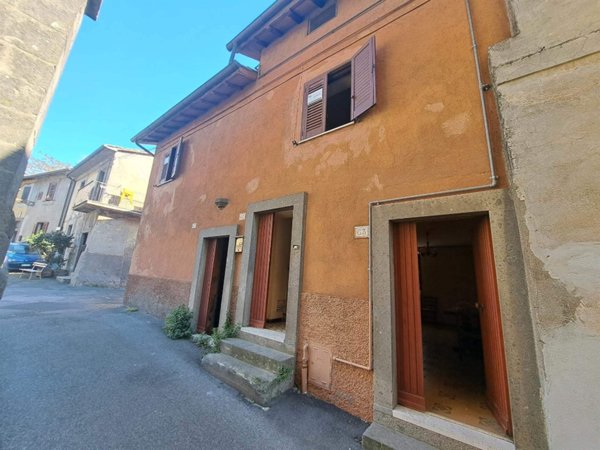 appartamento in vendita a Viterbo in zona San Martino al Cimino