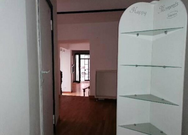 locale commerciale in vendita a Viterbo