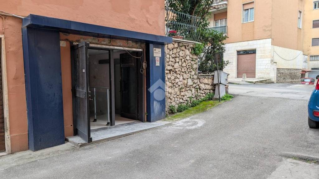 negozio in vendita a Viterbo