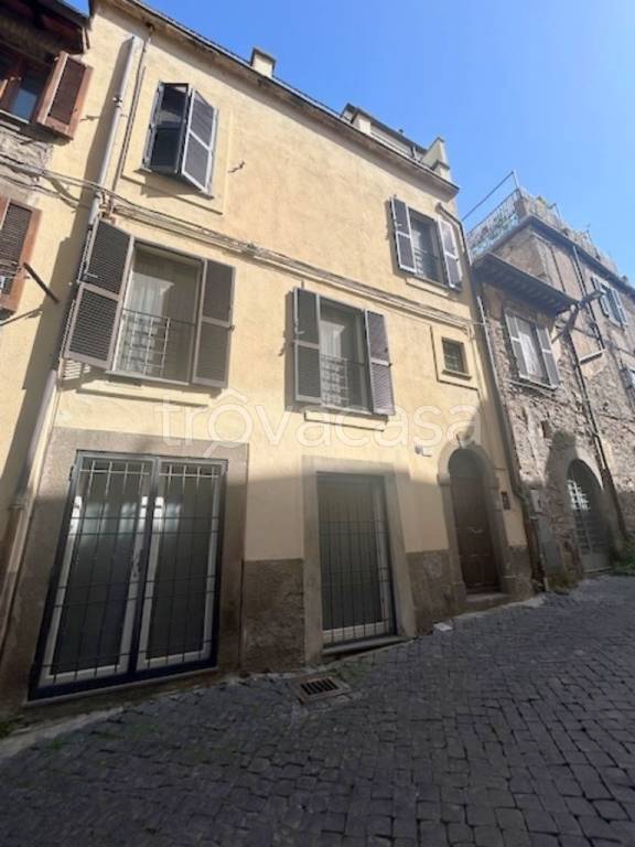 casa indipendente in vendita a Viterbo in zona Centro Città