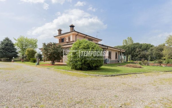 casa indipendente in vendita a Viterbo in zona Centro Città