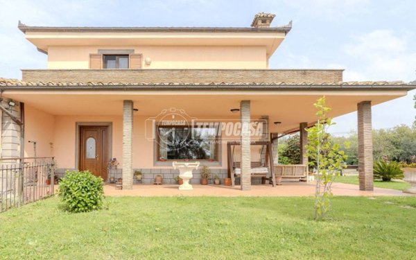 casa indipendente in vendita a Viterbo in zona Centro Città