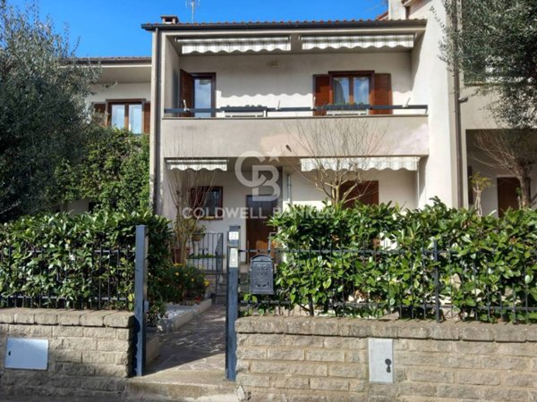 casa indipendente in vendita a Viterbo