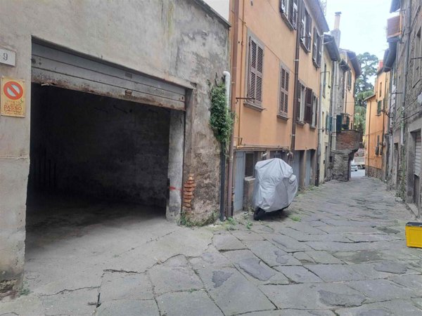 locale di sgombero in vendita a Viterbo in zona Centro Città