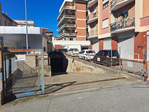 locale di sgombero in vendita a Viterbo