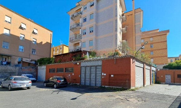 locale di sgombero in vendita a Viterbo