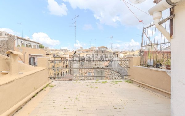 casa indipendente in vendita a Viterbo in zona Centro Città