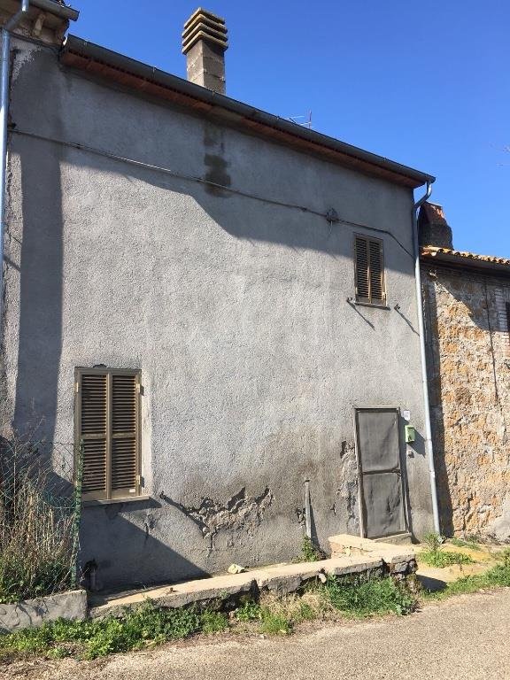 appartamento in vendita a Viterbo in zona Vallebona