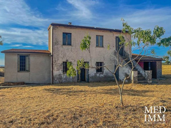 casa indipendente in vendita a Viterbo in zona Monterazzano