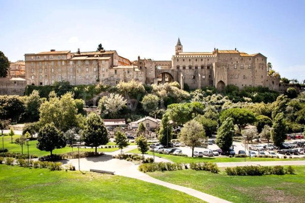 negozio in vendita a Viterbo in zona Centro Città