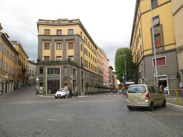 ufficio in vendita a Viterbo in zona Centro Città