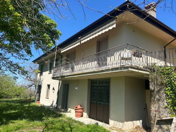 casa indipendente in vendita a Viterbo in zona San Martino al Cimino