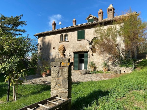 casa indipendente in vendita a Viterbo