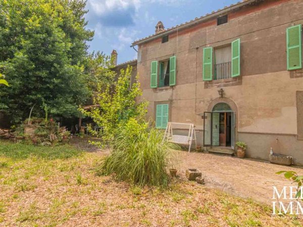 casa indipendente in vendita a Viterbo in zona San Martino al Cimino
