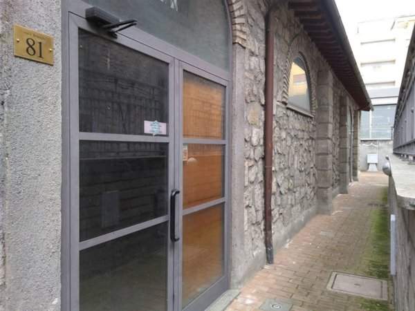 locale commerciale in vendita a Viterbo