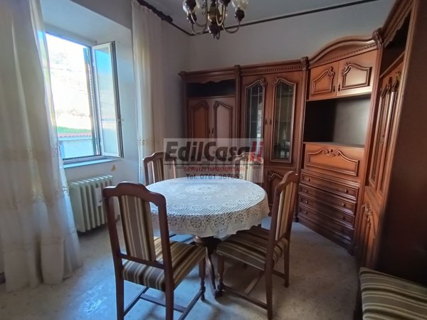 appartamento in vendita a Viterbo in zona Roccalvecce
