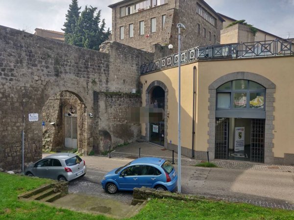 negozio in vendita a Viterbo in zona Centro Città