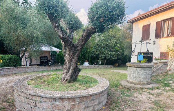 casa indipendente in vendita a Viterbo in zona Centro Città