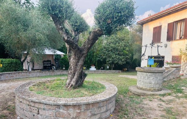 casa indipendente in vendita a Viterbo in zona Monterazzano