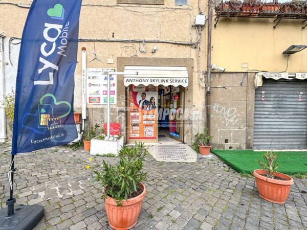 negozio in vendita a Viterbo in zona Centro Città