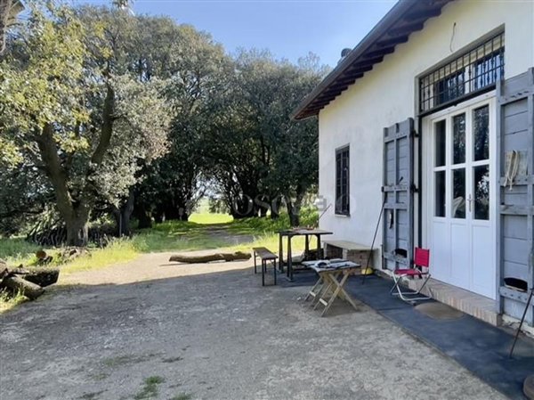 casa indipendente in vendita a Viterbo in zona Fastello