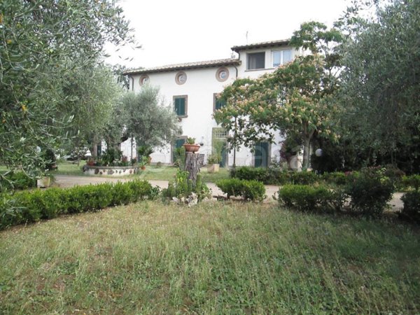 casa indipendente in vendita a Viterbo in zona Centro Città