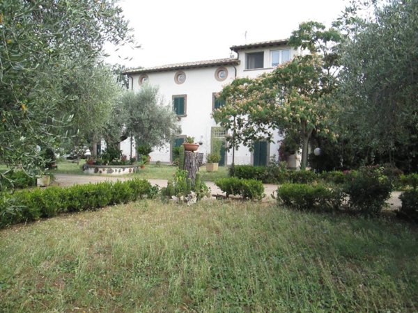 casa indipendente in vendita a Viterbo in zona Centro Città