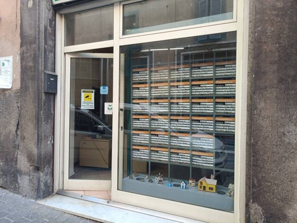 negozio in vendita a Viterbo in zona Centro Città