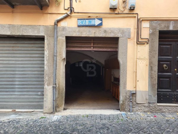 locale di sgombero in vendita a Viterbo in zona Centro Città