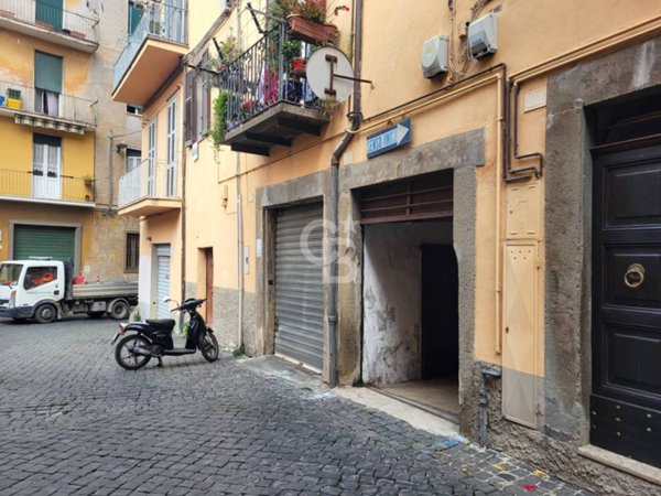 locale di sgombero in vendita a Viterbo in zona Centro Città