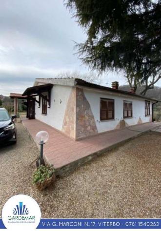 casa indipendente in vendita a Viterbo