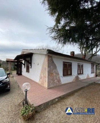 appartamento in vendita a Viterbo in zona La Quercia