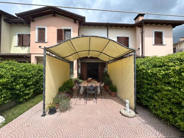 casa indipendente in vendita a Viterbo in zona Bagnaia