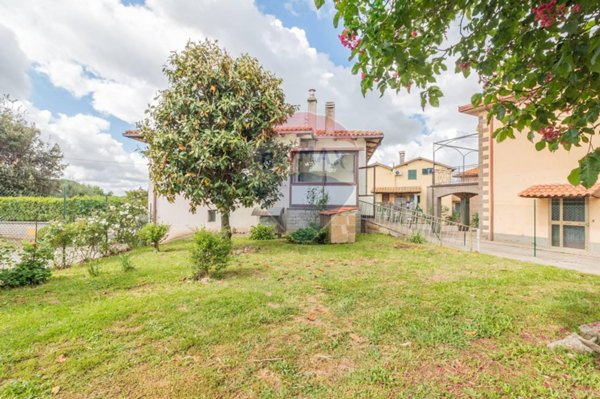 casa indipendente in vendita a Viterbo in zona Carcarelle