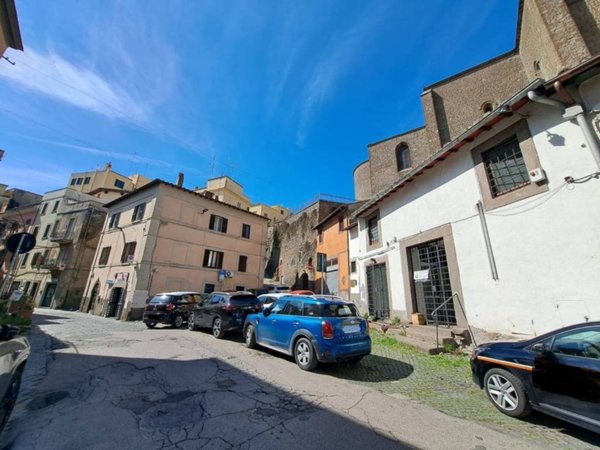 negozio in vendita a Viterbo in zona Centro Città
