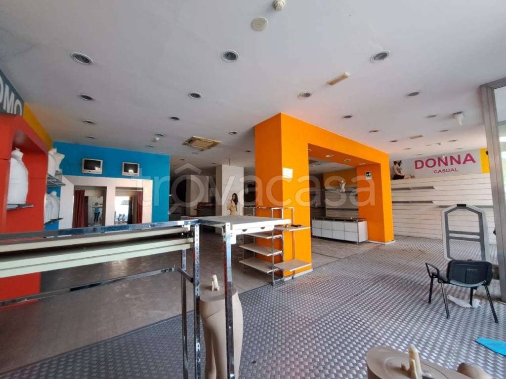 negozio in vendita a Viterbo in zona Bagnaia