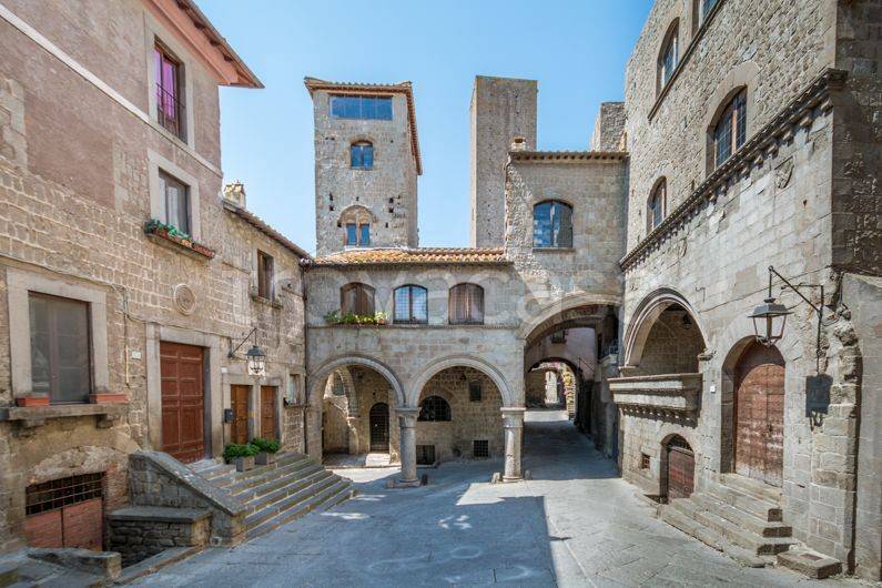 quadrivano in vendita a Viterbo in zona Centro Città