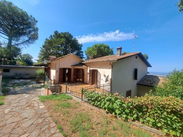 casa indipendente in vendita a Viterbo in zona San Martino al Cimino