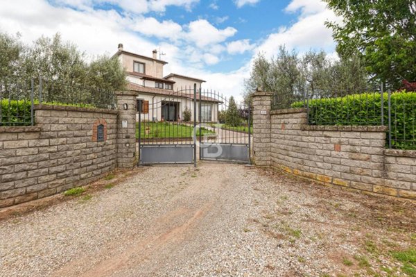 casa indipendente in vendita a Viterbo