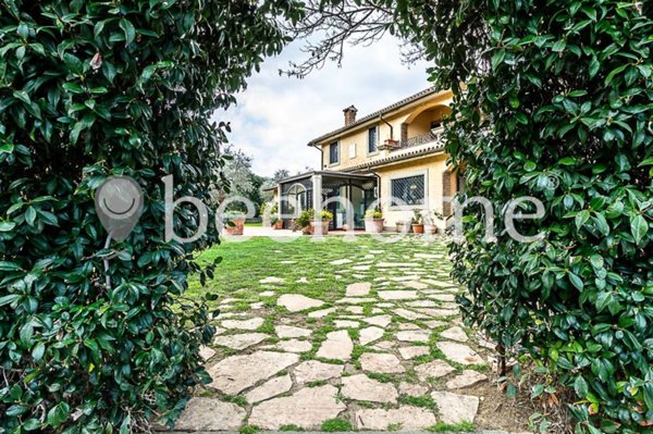 casa indipendente in vendita a Viterbo in zona Castel d'Asso