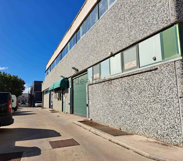 locale commerciale in vendita a Viterbo in zona Bagni di Viterbo