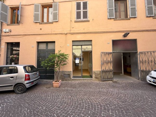 negozio in vendita a Viterbo in zona Centro Città