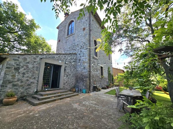 casa indipendente in vendita a Viterbo