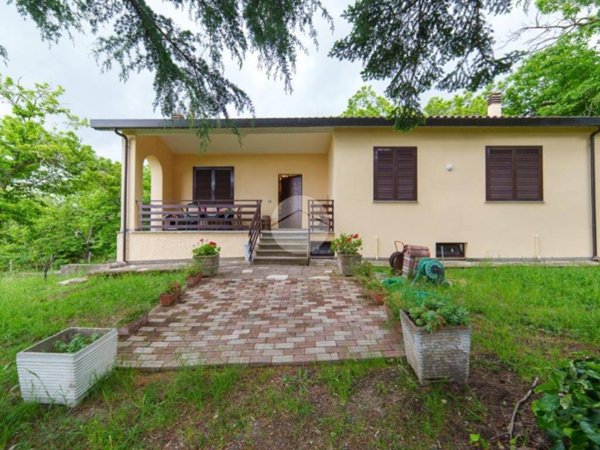casa indipendente in vendita a Viterbo in zona San Martino al Cimino