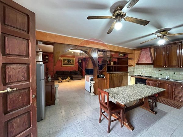 casa indipendente in vendita a Viterbo